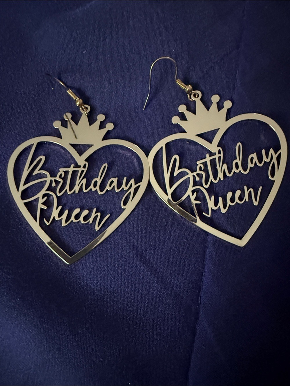 NEW 18k Gold Plated BIRTHDAY QUEEN Gold Dangle Earrings $28 Gold Tone - Picture 2 of 5